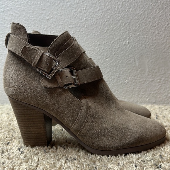 Michael Kors Walden Light Mushroom Suede/Leather Booties sz 9M - Picture 3 of 13
